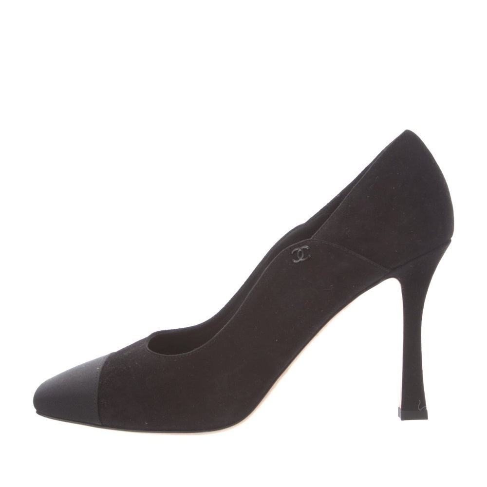 CHANEL Elegant Black Heels size 39. New in box
